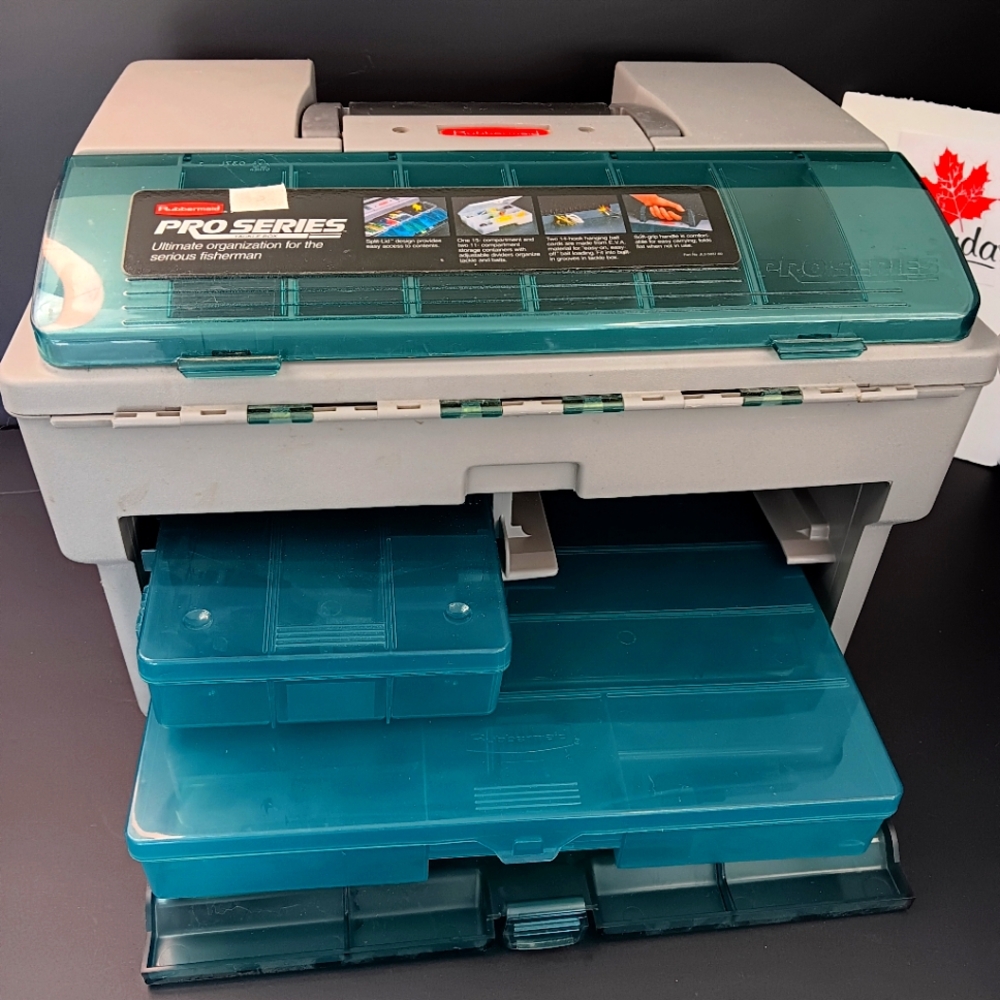Rubbermaid Pro Series Tackle Box With Extras Fishing Box